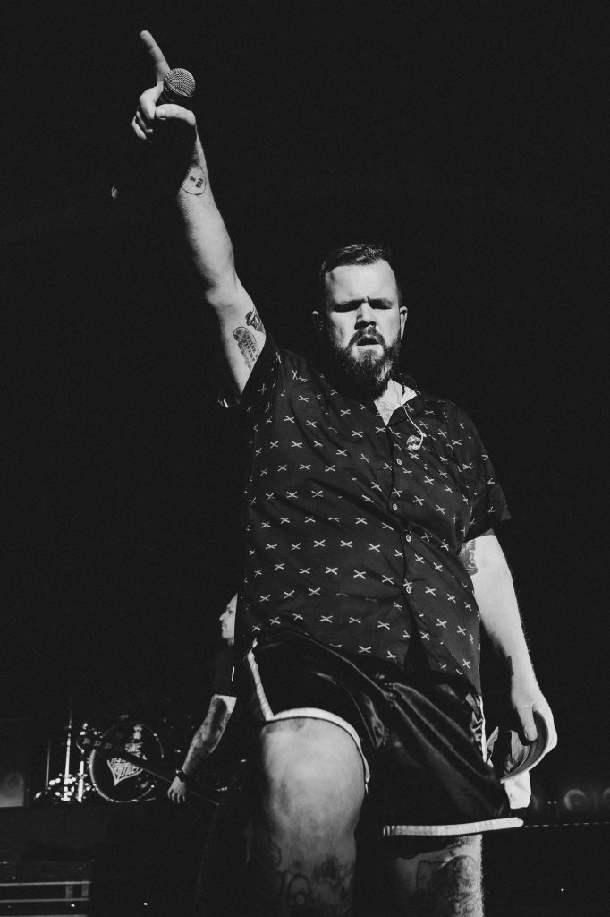 Feine Sahne Fischfilet live im Haus Auensee in Leipzig. Konzertfotografie. Live-Music-Photography.